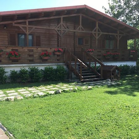 Saracinesco Chalet Dei Parchi B&B 외부 사진