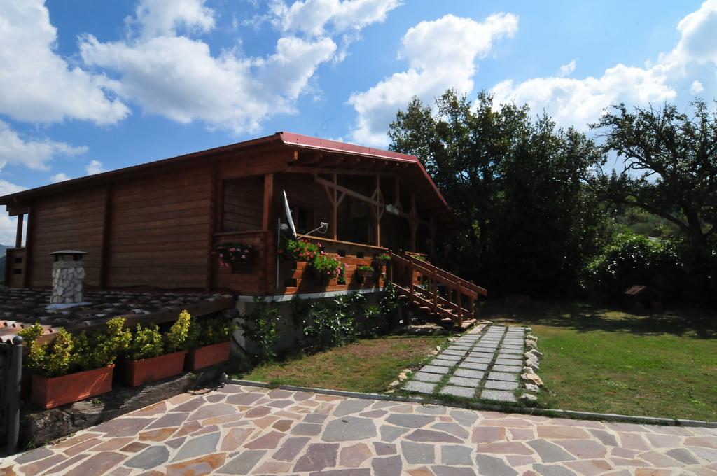 Saracinesco Chalet Dei Parchi B&B 외부 사진