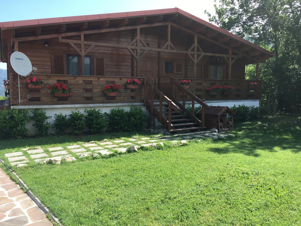 Saracinesco Chalet Dei Parchi B&B 외부 사진